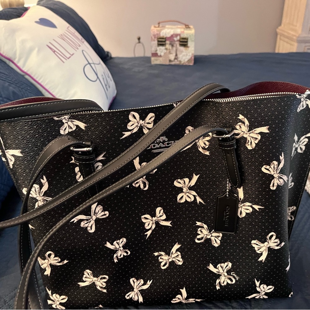Coach Black and White Tote Bag - Picture 12 of 16